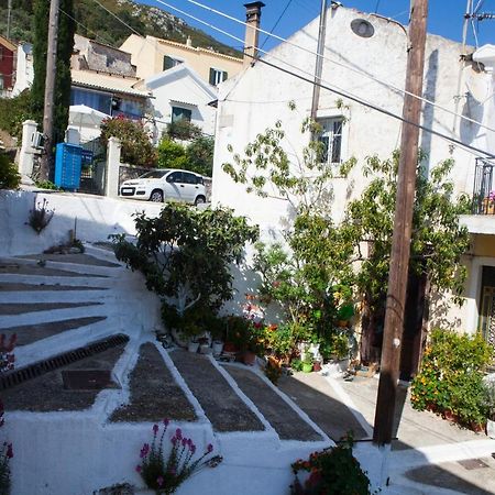 فيلا Family House In Lakones باليوكاستريتسا المظهر الخارجي الصورة